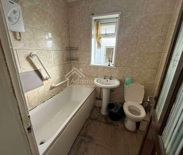 Centenry Square, Dewsbury, WF12 - Photo 4