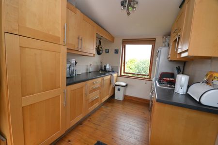 3 bed Flat for Rent - Photo 4