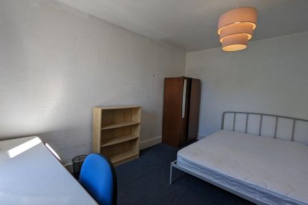 4 bedroom terraced house to rent - Photo 4