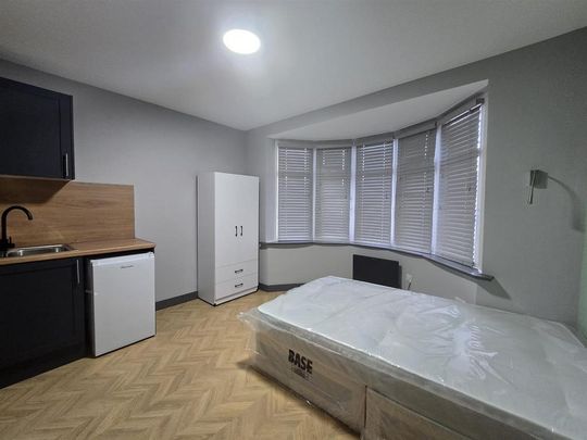 Studio to rent - Photo 1