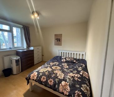 Room in a Shared House, Wharncliffe House, SW15 - Photo 3