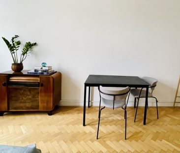 Osobitý byt v klidné části Karlína - Photo 1