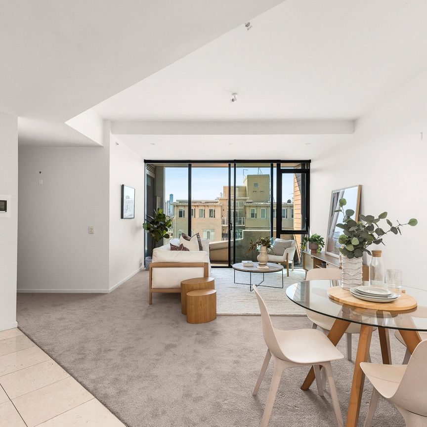 Spacious City-View One-Bedroom in Iconic HM@S - Photo 1