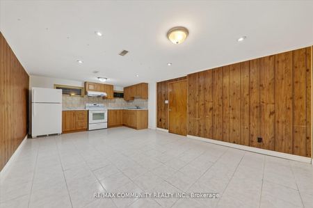 14 Pineslope Crescent #Lower - Photo 2