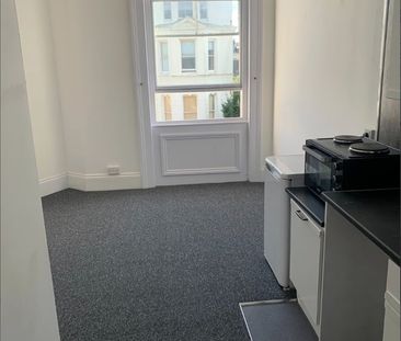 Studio Flat, St. Aubyns, BN3 - Photo 2