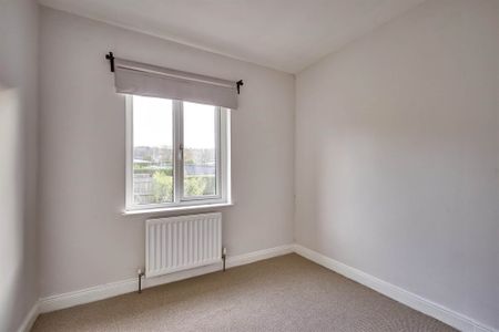 4 Downshire Place, HOLYWOOD, BT18 9LR - Photo 3