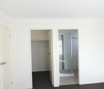 8 Sandlewood Drive, Glenvale - Photo 3
