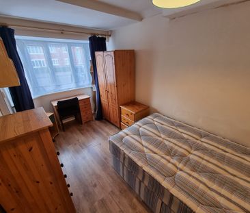 6 Bed Student Accommodation - Photo 2