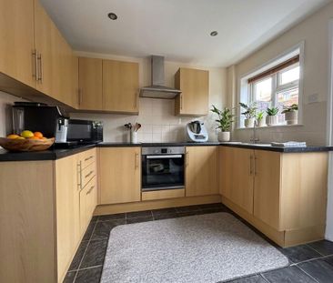 3 bedroom semi-detached house to rent - Photo 5