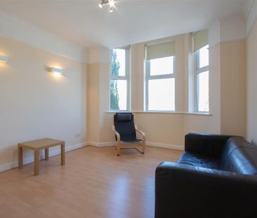 2 bedroom flat to rent - Photo 2