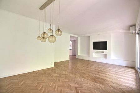 Location Appartement 3 pièces 88m² MARSEILLE 8ème - Photo 3