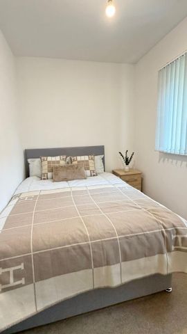 1 bedroom in a house share to rent - Photo 2