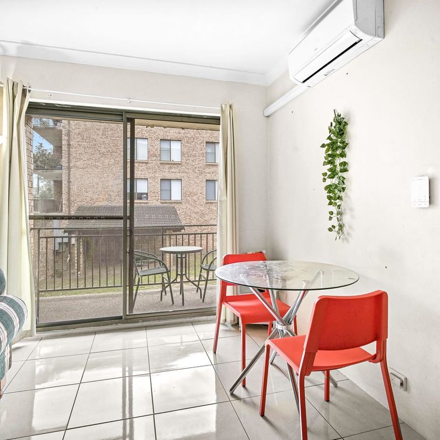 NEAT & TIDY TWO BEDROOM UNIT! - Photo 1