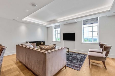 Two bedroom apartment in the iconic Star & Garter development on Richmond Hill - Photo 2