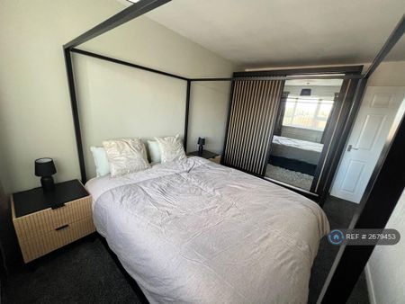 3 bedroom maisonette to rent - Photo 3