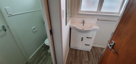 11A Barclay Place, Dallington - Photo 4