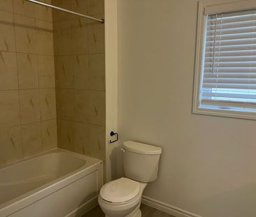 For Lease - 920 Tartan Court, Kitchener, Ontario - Photo 4