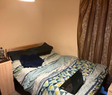 3 bedroom flat to rent - Photo 5