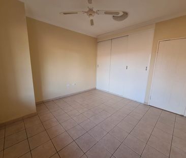 GREAT LOCATION 3 BEDROOMS + SUNROOM - Photo 6