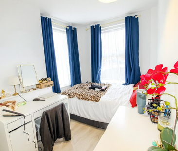 4 bedroom end of terrace house to rent - Photo 5