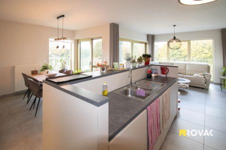 Prachtig afgewerkt en lichtrijk appartement op 2e verdieping met private autostaanplaats - Foto 3