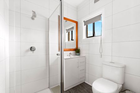 Stylish Fully Furnished 1-Bedroom Unit in a Prime Wantirna South Location - Photo 3