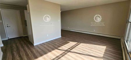 Alexo & Phoenix – 1 Bedroom - Photo 2