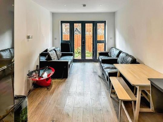 1 bedroom in a house share to rent - Photo 1