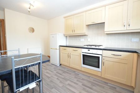 2 bedroom flat to rent - Photo 2
