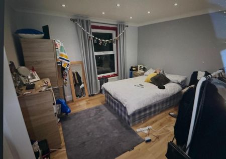 8 bedroom semi-detached house to rent - Photo 3