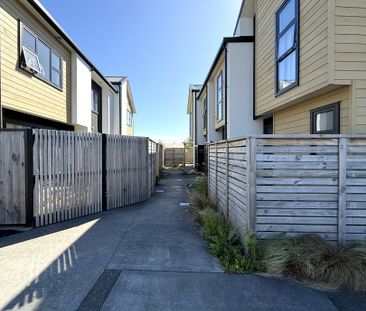 Modern 2-Bedroom Townhouse in Lower Hutt - Photo 5