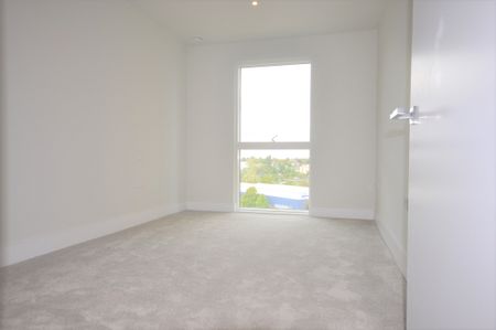 Kidbrooke Park Road, London, SE3 9FZ - Photo 4