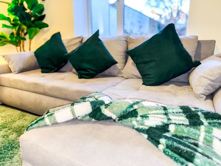 4 Bed Semi-Detached House, Ridgeway Parade, BS5 - Photo 3