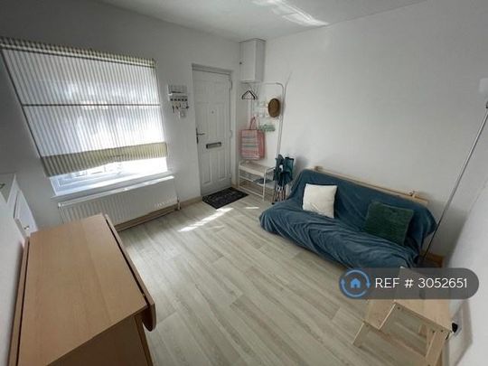 2 bedroom semi-detached house to rent - Photo 1