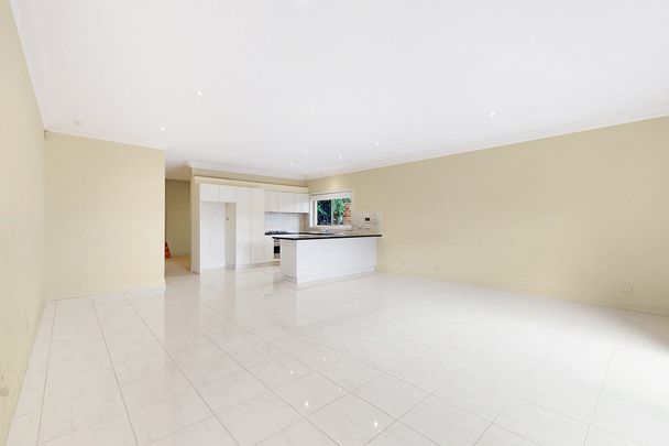 Contemporary Comfort and Prime Position in the Heart of Essendon - Photo 1