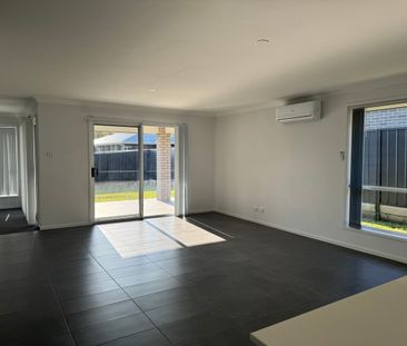 Stunning Modern Family Home - Photo 1