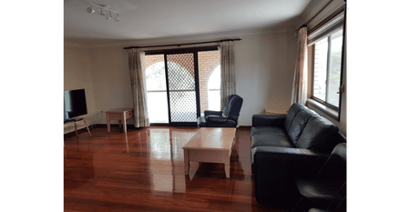 SPACIOUS FAMILY HOME IN A QUIET CUL-DE-SAC - Photo 3