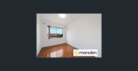 SPACIOUS TWO BEDROOM LOCATION IN A PRIME LOCATION ! - Photo 3