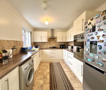 4 bedroom semi-detached house to rent - Photo 3