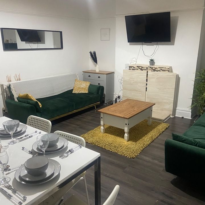 Room in a Shared House, Chester Road, M32 - Photo 1