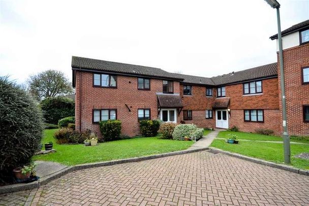 Yeomanry Close, Epsom, KT17 - Photo 1