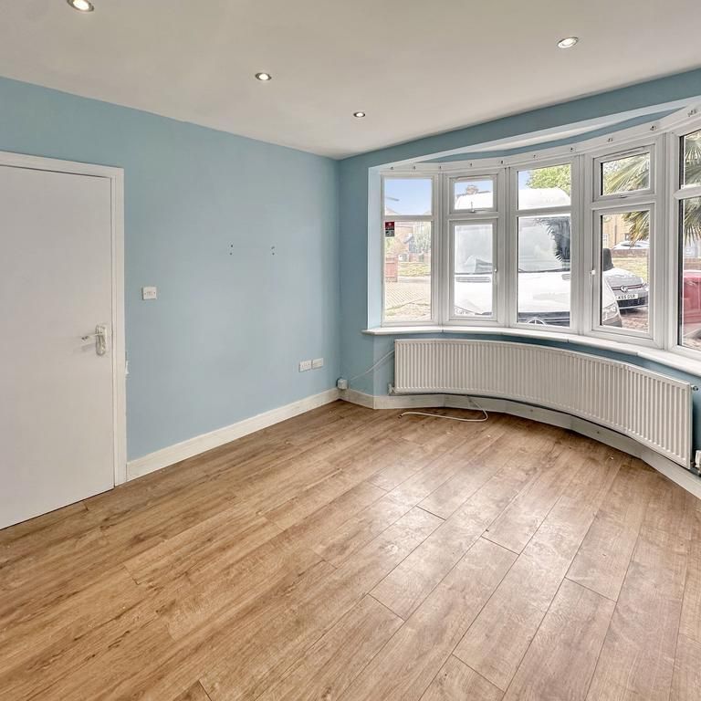 3 bedroom semi-detached house to rent - Photo 1