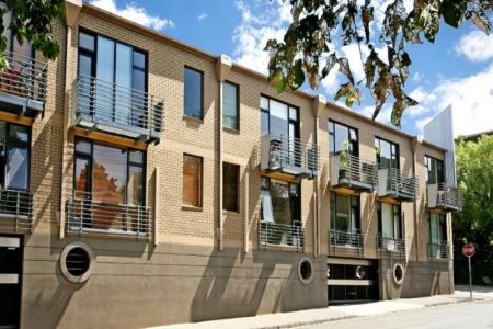 Spacious North-Facing Modern Apartment in Prime South Yarra Location - Photo 2