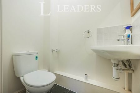 4 bedroom house to rent Bandy Fields Place, Salford, M7 - Photo 3