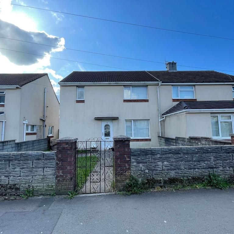 3 bedroom semi-detached house to rent - Photo 2