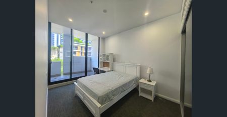 Modern Fully Furnished 2-Bedroom Apartment in the Heart of Mascot - Spectrum Building - Photo 2