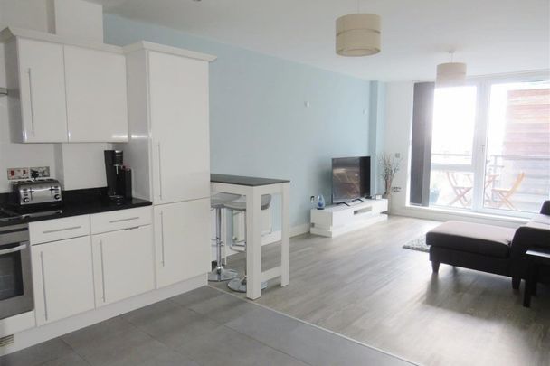 High Street - Photo 1