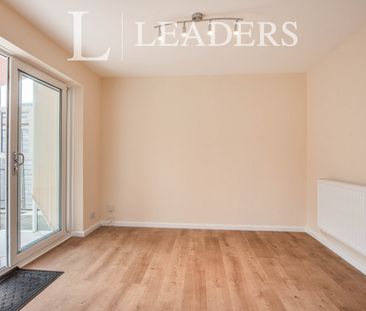 4 bedroom detached to rent North Worcester Location - Longfellow Ro... - Photo 1