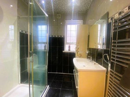 4 bedroom semi-detached house to rent - Photo 2