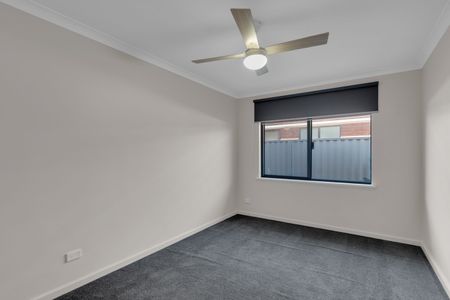 Beautiful Secret Harbour Home Available - SIX MONTH LEASE ONLY - Photo 2